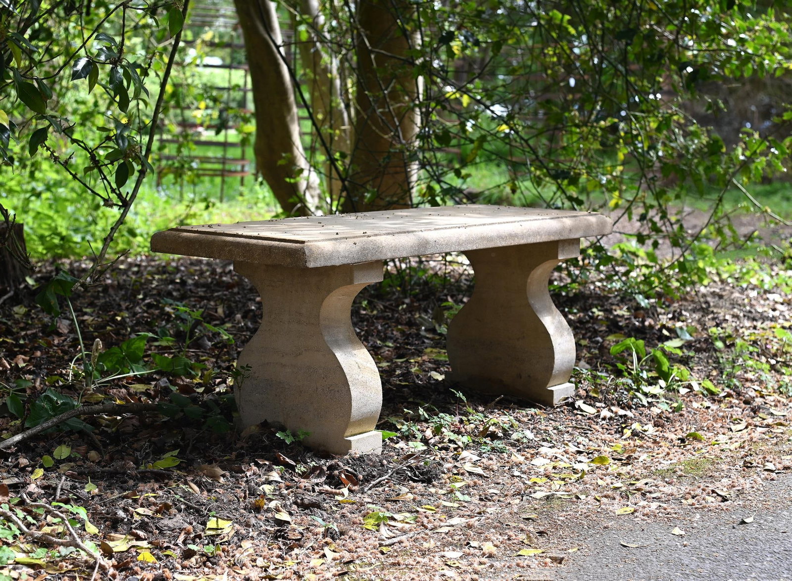 A COTSWOLD STONE BENCH, LATE 20TH CENTURY (1 of 1)