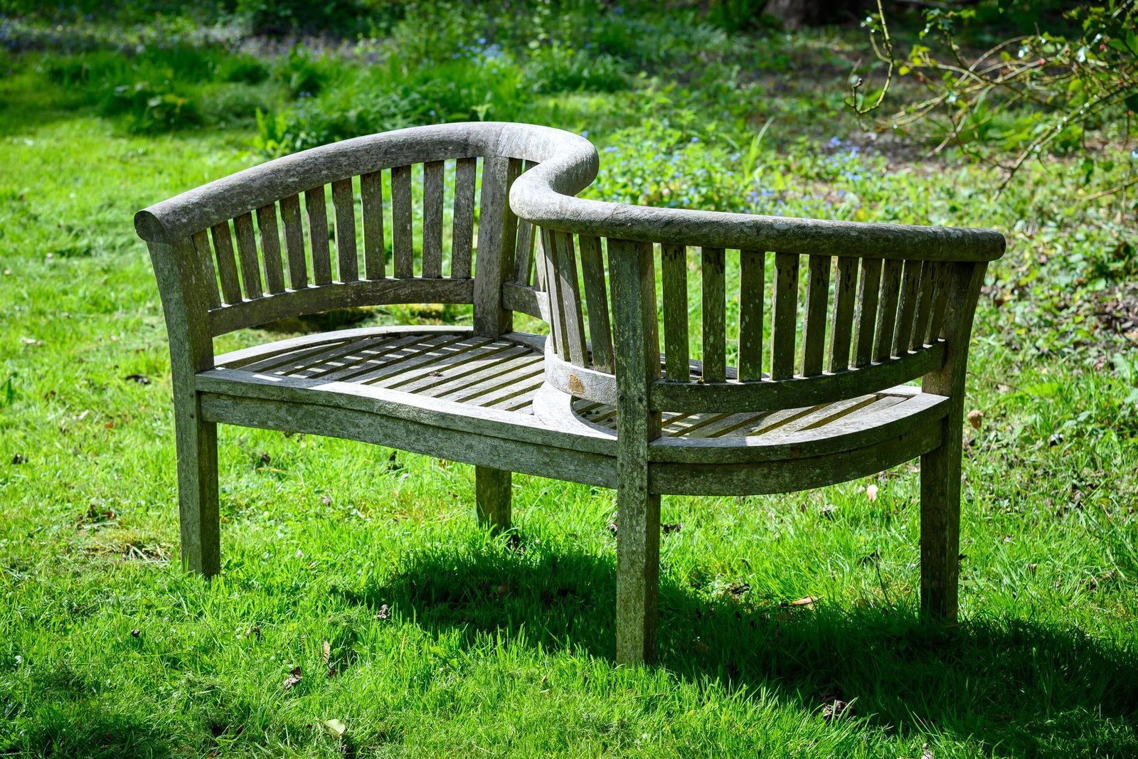 A HARDWOOD CONVERSATION OR LOVE SEAT, LATE 20TH CENTURY (1 of 6)