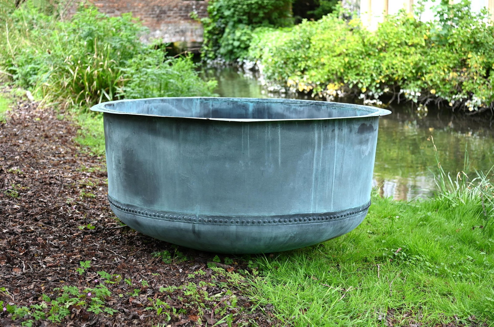 A VERY LARGE PATINATED COPPER AND RIVETED CIRCULAR PLANTER, CONTEMPORARY (1 of 1)