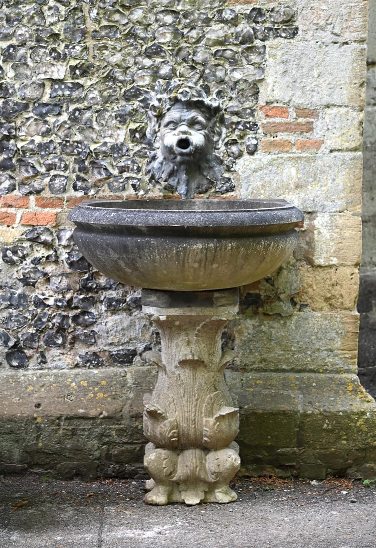 A LARGE MARBLE FOUNTAIN WALL BASIN ON STAND, LATE 19TH OR EARLY 20TH CENTURY (1 of 1)