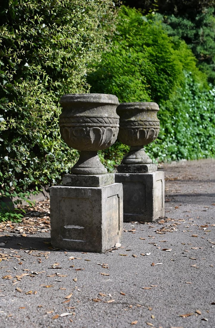 A PAIR OF CARVED SANDSTONE URN PLANTERS, EARLY 19TH CENTURY (1 of 1)