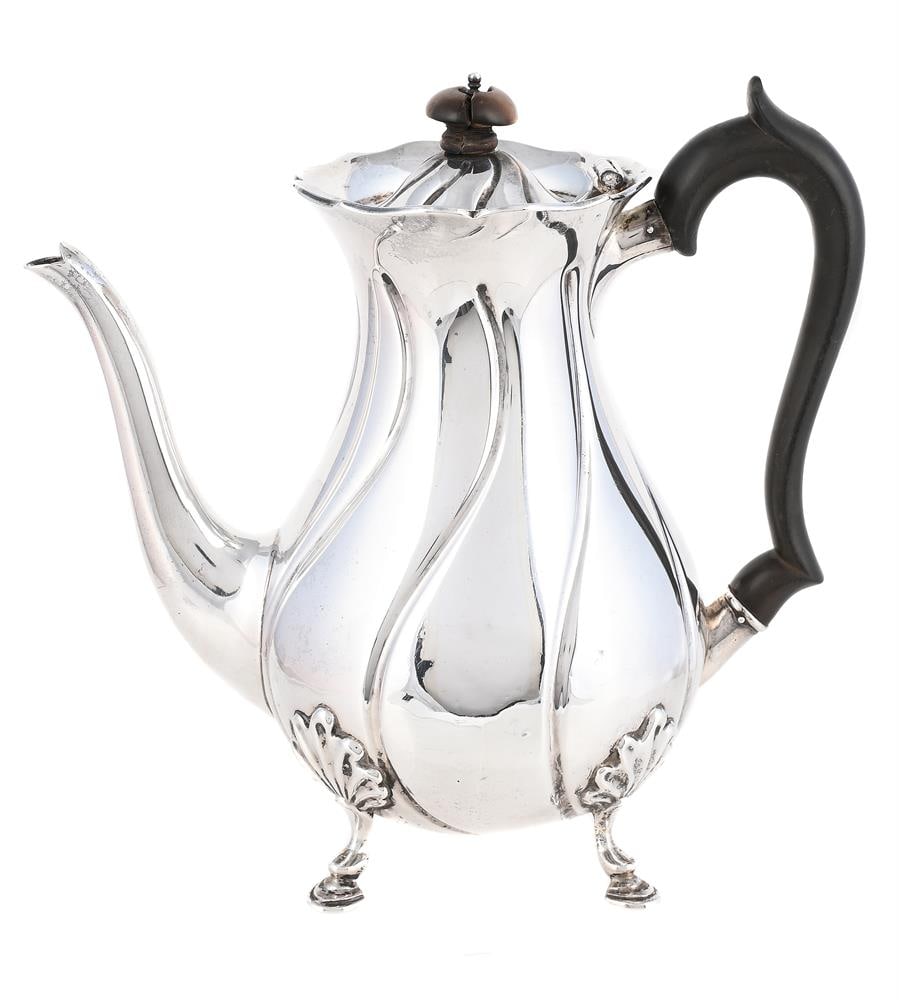 A VICTORIAN SILVER WRYTHEN BALUSTER COFFEE POT: A VICTORIAN SILVER WRYTHEN BALUSTER COFFEE POT EDWARD BARNARD & SONS LTD., LONDON 1900 With a wood domed finial to the domed cover and scroll handle, on four shell and stepped pad feet 20.5cm