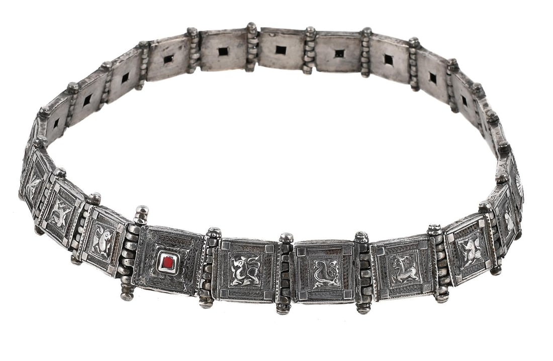 Y A SOUTH ASIAN SILVER BELT: Y A SOUTH ASIAN SILVER BELT UNMARKED, POSSIBLY BURMESE The square panels chased with animals, one panel inset with coral 72cm long 598g (19.2 oz)