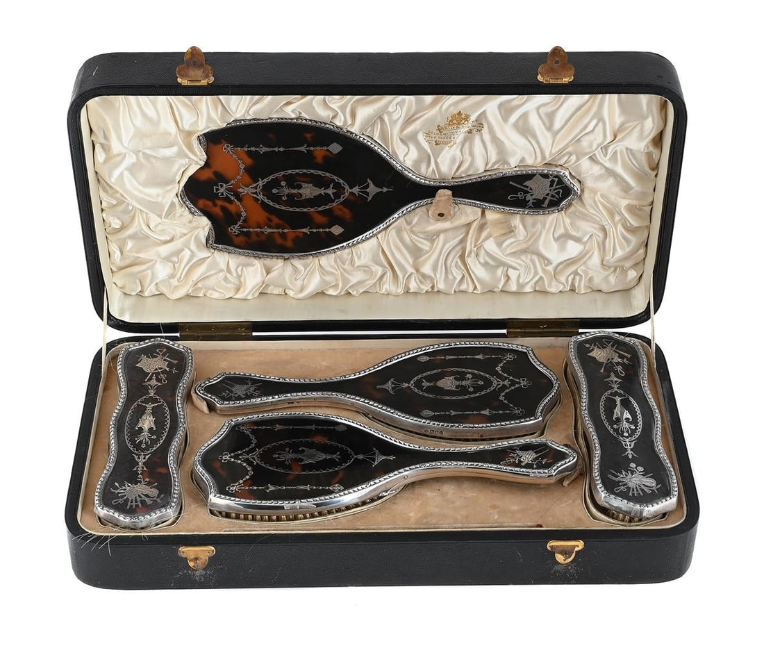 Y A CASED SILVER AND TORTOISESHELL MOUNTED FIVE PIECE DRESSING TABLE SET: Y A CASED SILVER AND TORTOISESHELL MOUNTED FIVE PIECE DR