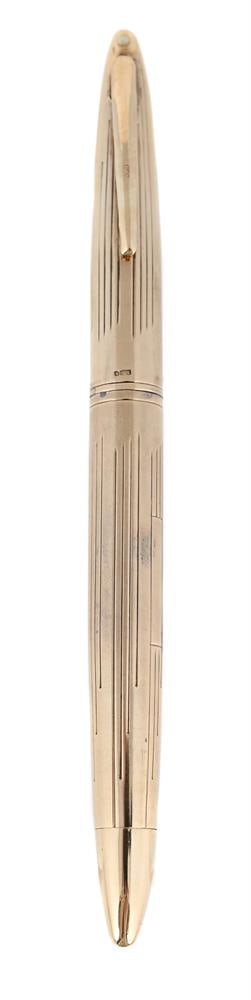SHEAFFER, SNORKEL, A 9 CARAT GOLD FOUNTAIN PEN: SHEAFFER, SNORKEL A 9 CARAT GOLD FOUNTAIN PEN, LONDON 1954 Cap and Barrel: 9 carat gold cap and barrel with striated decoration, the cap with a clip Nib and Filling System: Gold nib stamped 14K,