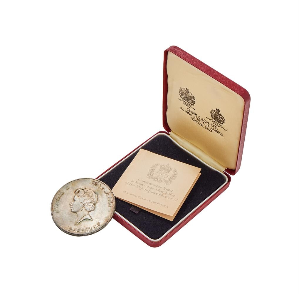 ELIZABETH II, SILVER JUBILEE 1977, STERLING SILVER MEDAL FOR SPINK & SON: ELIZABETH II SILVER JUBILEE 1977, STERLING SILVER MEDAL FOR SPINK & SON Bust left, rev. rose, legend around, numbered on edge 2679, with numbered certificate, 57mm, 76.0g, in case of issue. Good