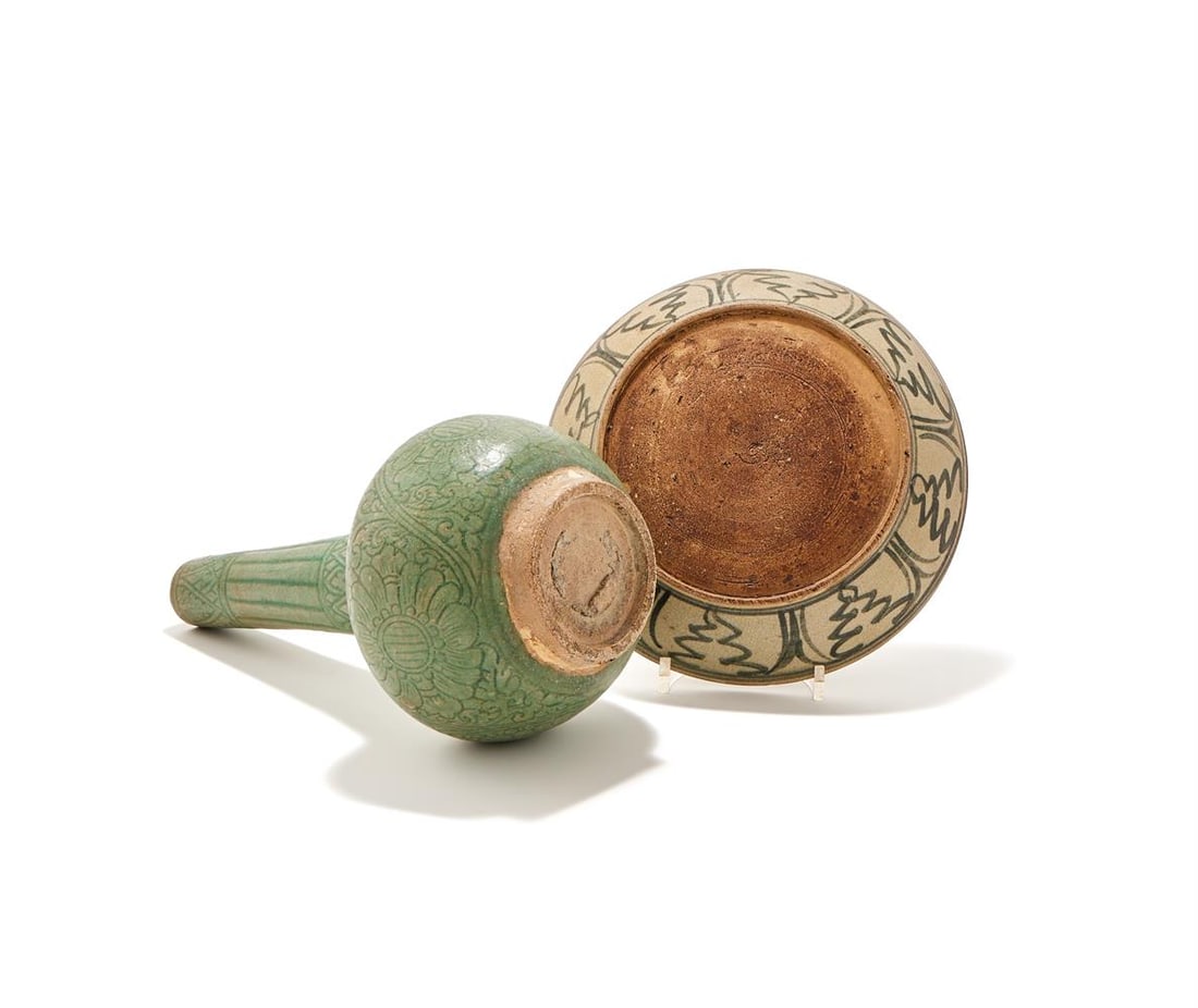 A THAI CELADON VASE, ALONG WITH A PAINTED BOWL, BOTH PROBABLY 14TH CENTURY SAWANKHALOK - 3