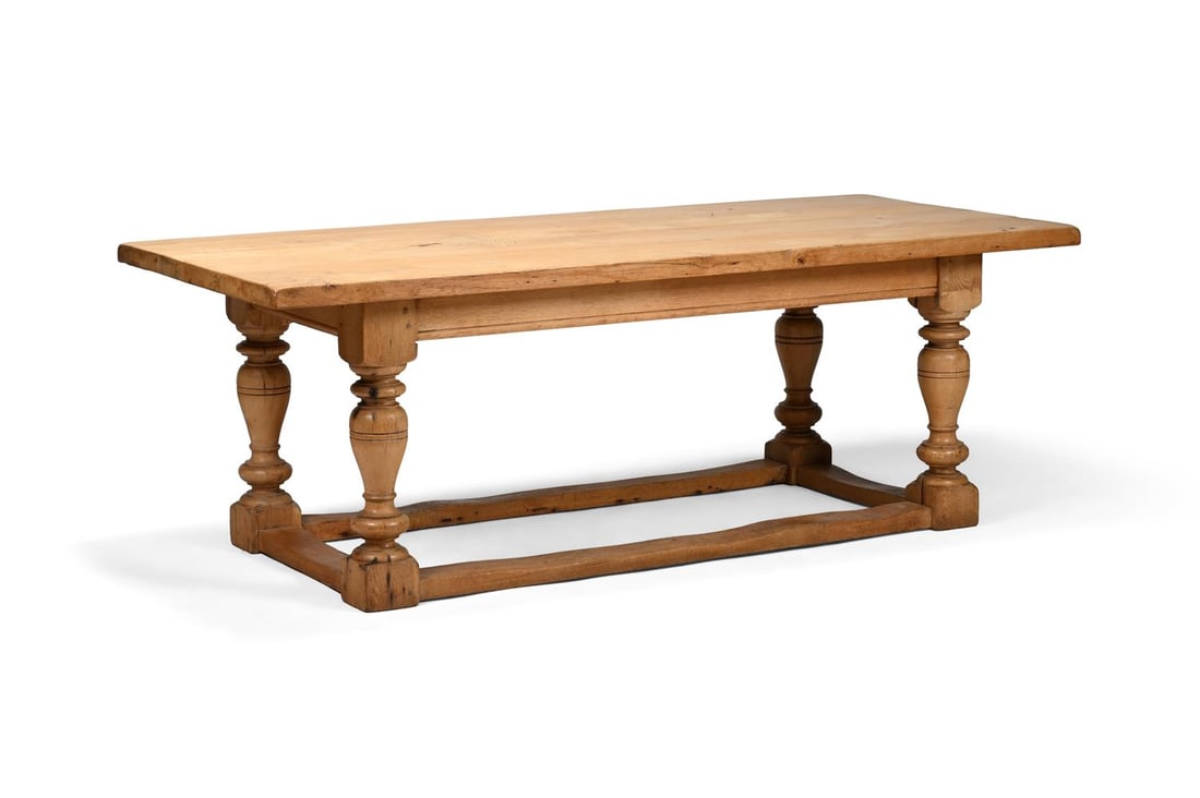 AN OAK REFECTORY TABLE, IN 17TH CENTURY STYLE, FIRST HALF 20TH CENTURY - 3