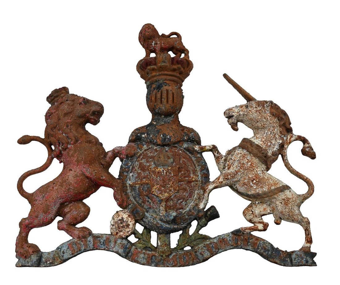 A LARGE CAST IRON AND PAINTED BRITISH ROYAL COAT OF ARMS, PROBABLY LAST QUARTER 19TH CENTURY: A LARGE CAST IRON AND PAINTED BRITISH ROYAL COAT OF ARMS PROBABLY LAST QUARTER 19TH CENTURY 57cm high, 72cm wide Condition Report: PLEASE NOTE: ALL LOTS ARE LOCATED AT SACKVILLE WEST STORAGE IN