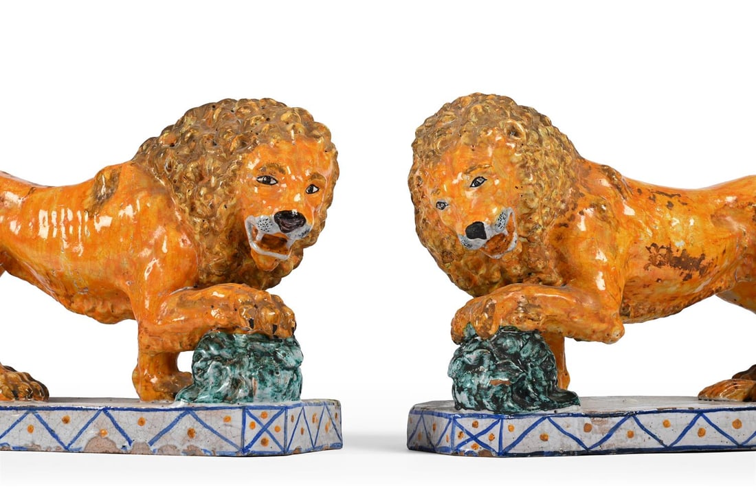 A PAIR OF SICILIAN MAIOLICA POTTERY FIGURES OF MEDICI LIONS, MODERN - 2