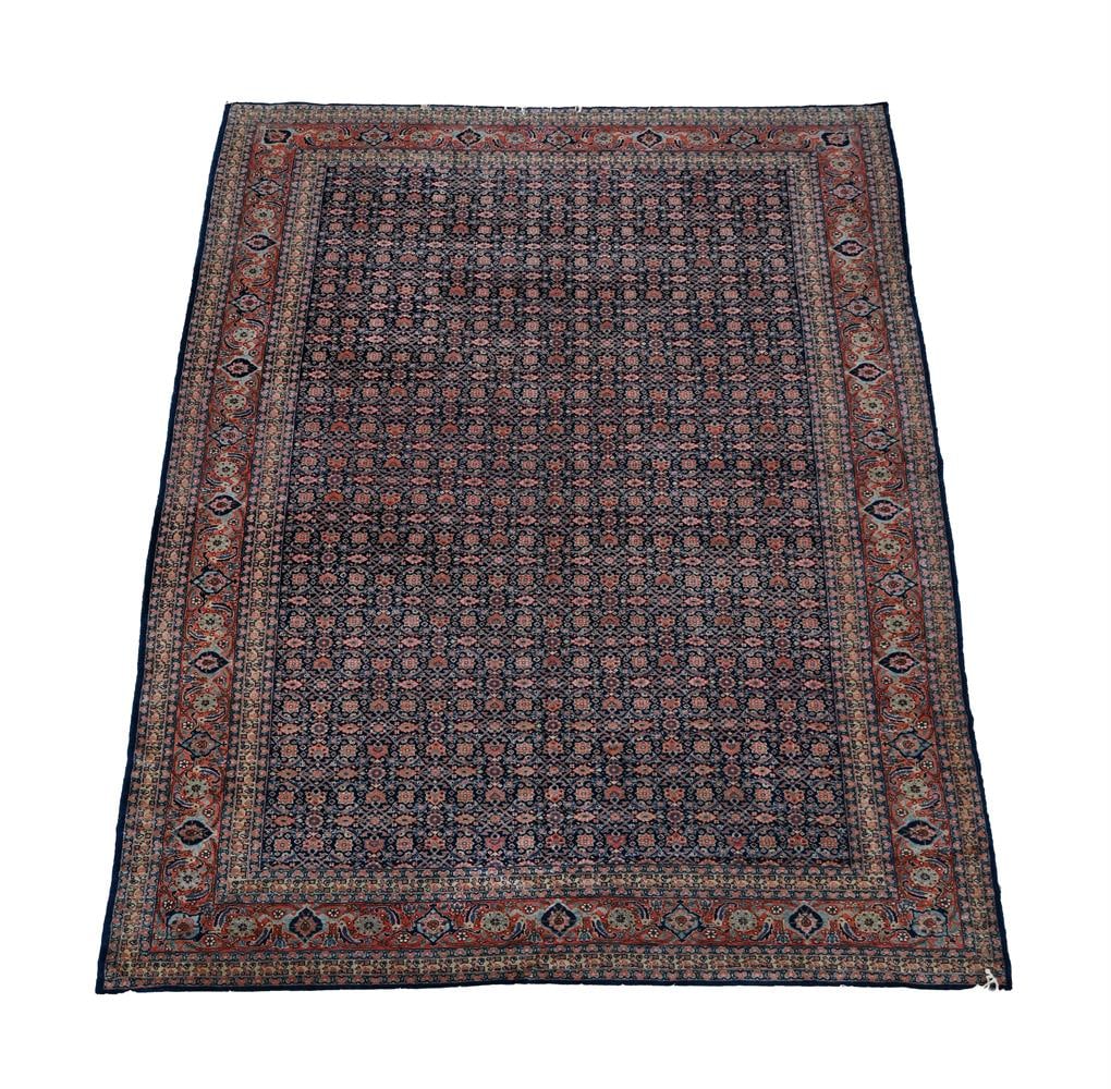 A PERSIAN FERAGHAN CARPET: A PERSIAN FERAGHAN CARPET approximatel