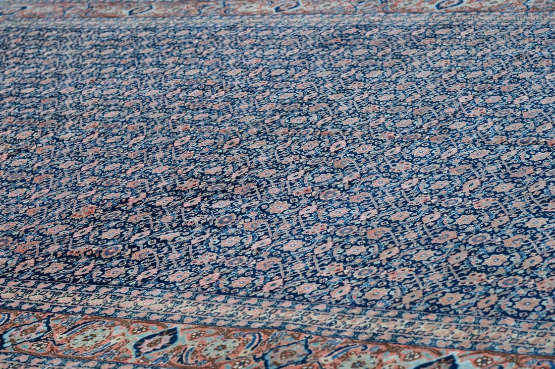 A PERSIAN FERAGHAN CARPET - 4