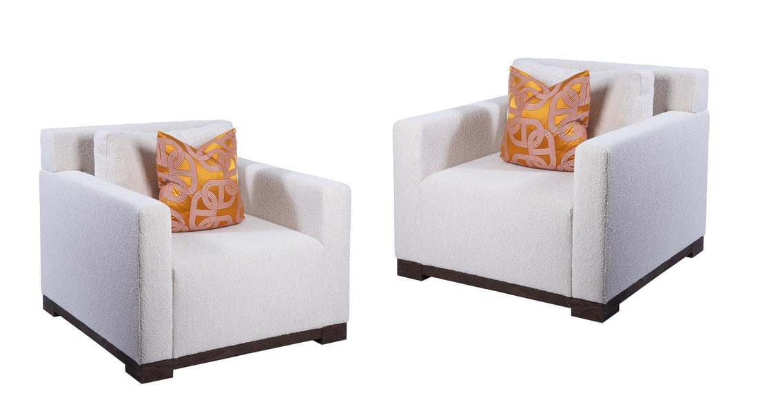 A PAIR OF CREAM UPHOLSTERED ARMCHAIRS, MODERN - 2