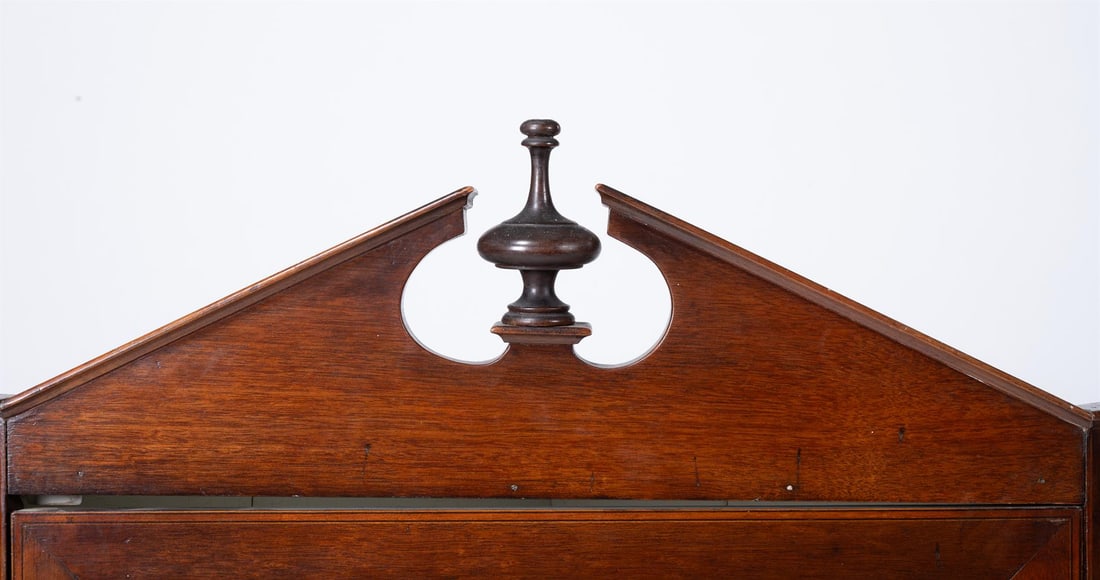 A MATCHED PAIR OF GEORGE III GLAZED HANGING CORNER CUPBOARDS, CIRCA 1800 - 2
