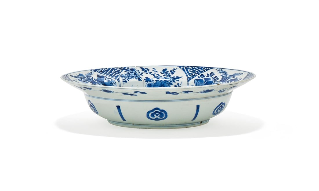 A CHINESE BLUE AND WHITE DISH, KANGXI - 2