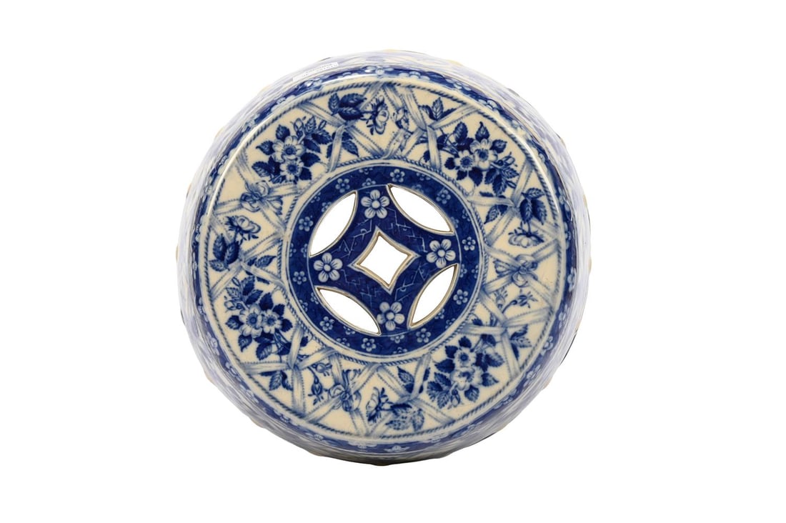 AN ENGLISH POTTERY BLUE AND WHITE TRANSFER PRINTED, AESTHETIC SEAT, LAST QUARTER 19TH CENTURY - 2