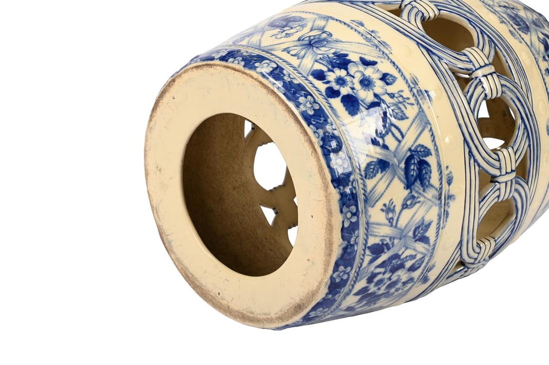 AN ENGLISH POTTERY BLUE AND WHITE TRANSFER PRINTED, AESTHETIC SEAT, LAST QUARTER 19TH CENTURY - 3