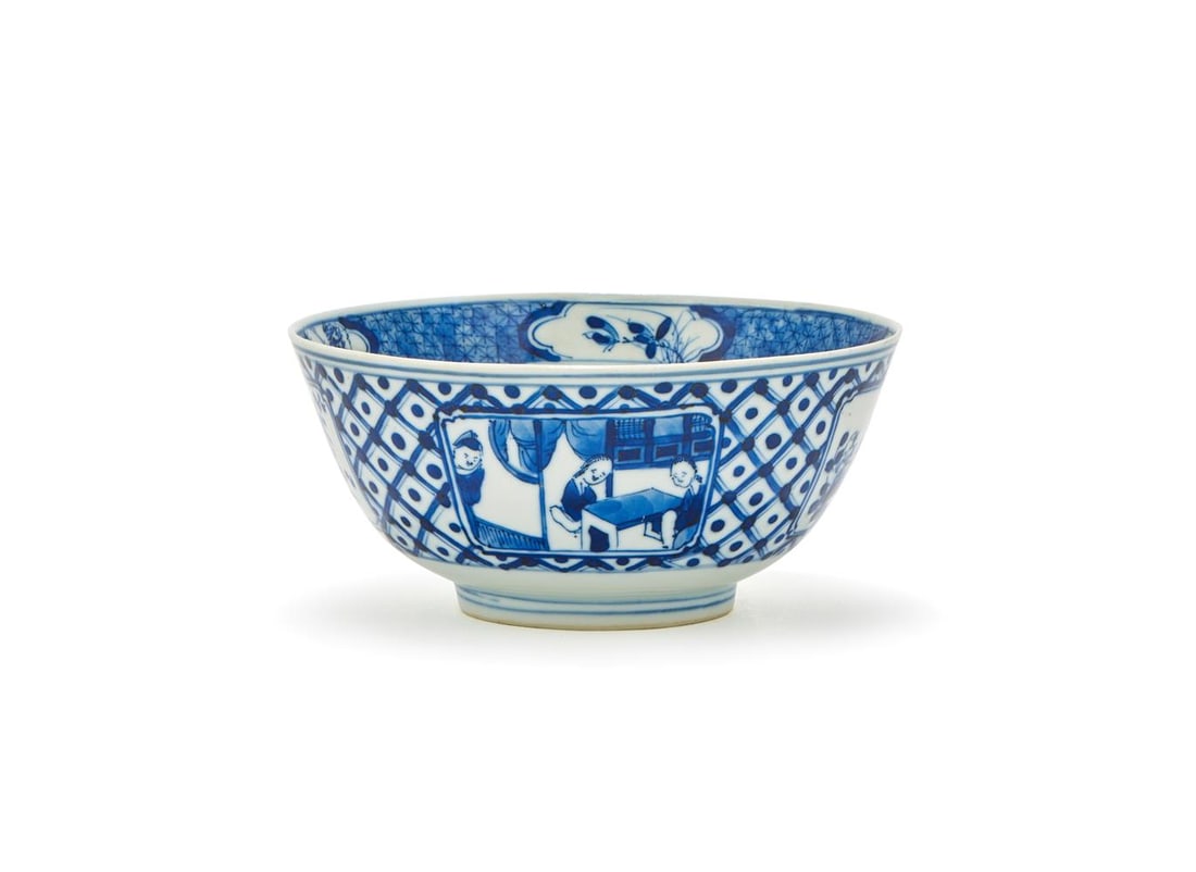 A CHINESE BLUE AND WHITE BOTTLE VASE, LATE 18TH CENTURY, ALONG WITH A 19TH CENTURY BOWL - 5