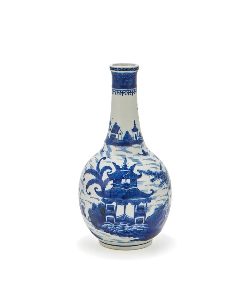 A CHINESE BLUE AND WHITE BOTTLE VASE, LATE 18TH CENTURY, ALONG WITH A 19TH CENTURY BOWL - 7