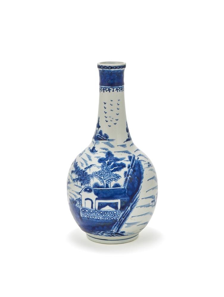 A CHINESE BLUE AND WHITE BOTTLE VASE, LATE 18TH CENTURY, ALONG WITH A 19TH CENTURY BOWL - 8
