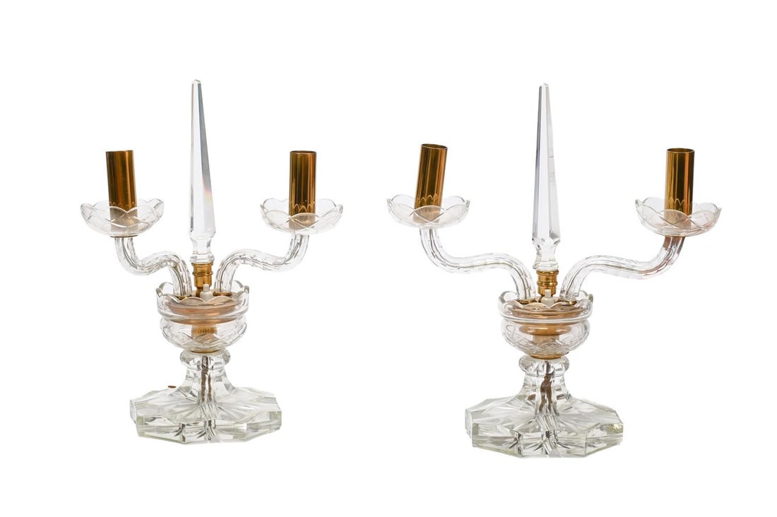 A PAIR OF GILT METAL MOUNTED GLASS TABLE LIGHTS, 20TH CENTURY, ALONG WITH TWO PAIRS OF LAMPS - 4