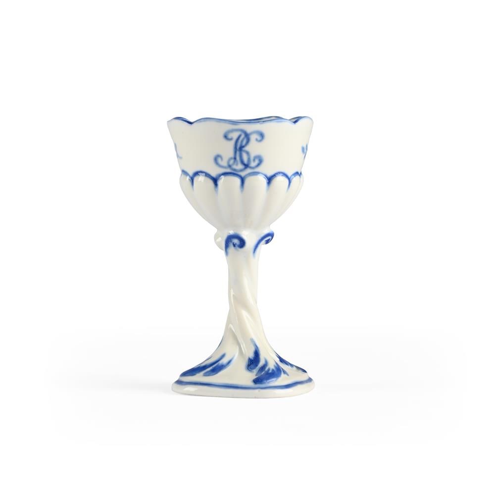 A CHANTILLY BLUE AND WHITE EGG CUP, SECOND QUARTER 18TH CENTURY - 2