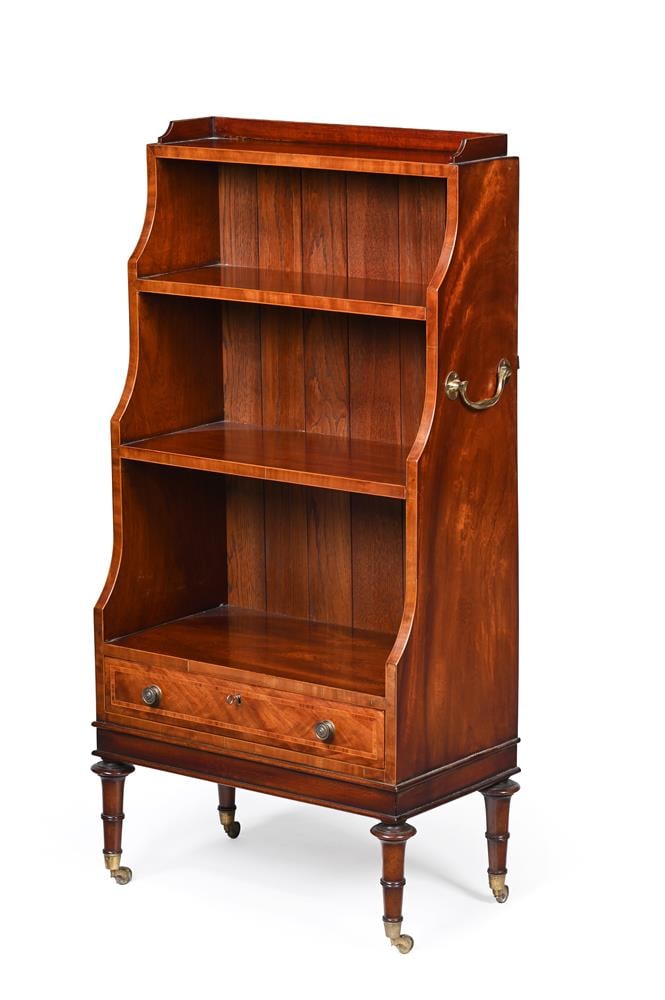 Y A PAIR OF MAHOGANY AND SATINWOOD INLAID 'WATERFALL' BOOKCASES, IN REGENCY STYLE, 20TH CENTURY - 3