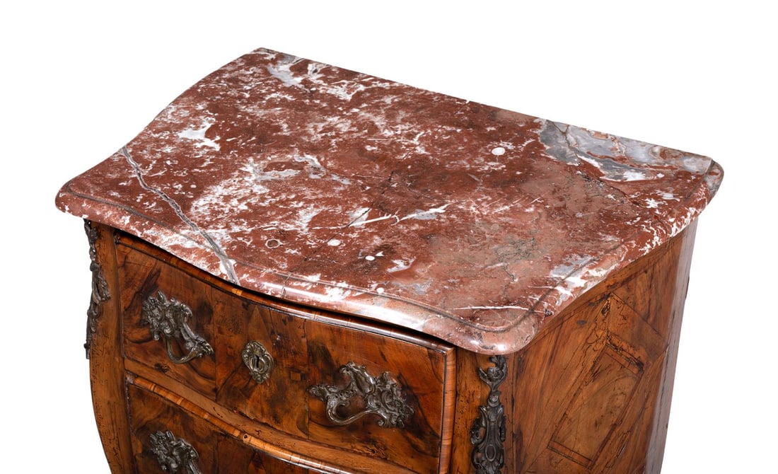 Y A TULIPWOOD, WALNUT, ORMOLU MOUNTED AND MARBLE-TOPPED PETIT COMMODE, FIRST QUARTER 18TH CENTURY - 3