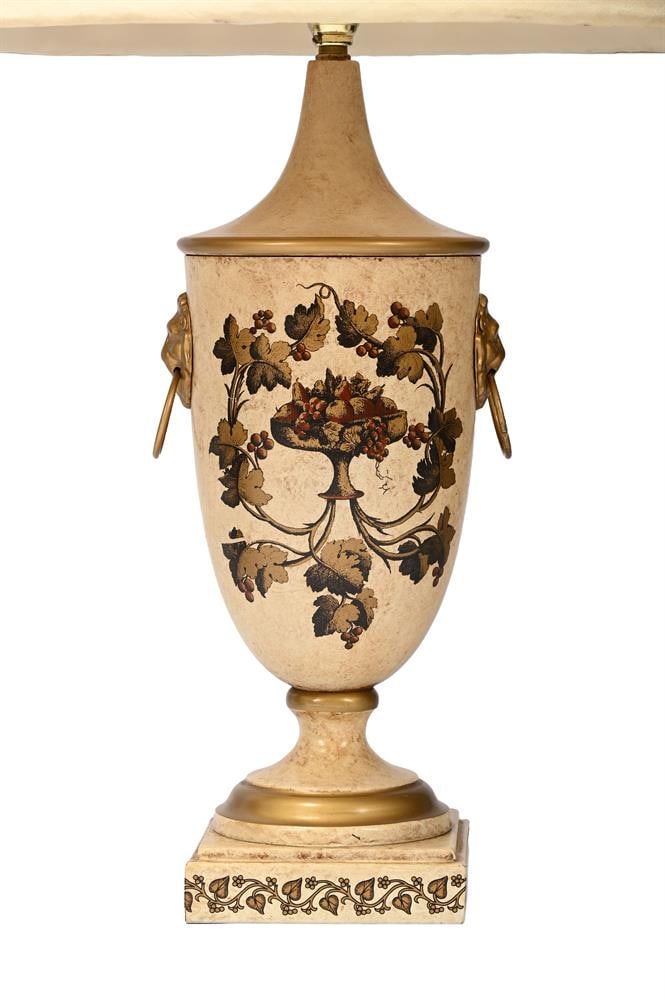 A LARGE JAPANNED AND CHINOISERIE PAINTED TOLEWARE TABLE LAMP, 20TH CENTURY, ALONG WITH ANOTHER LAMP - 4