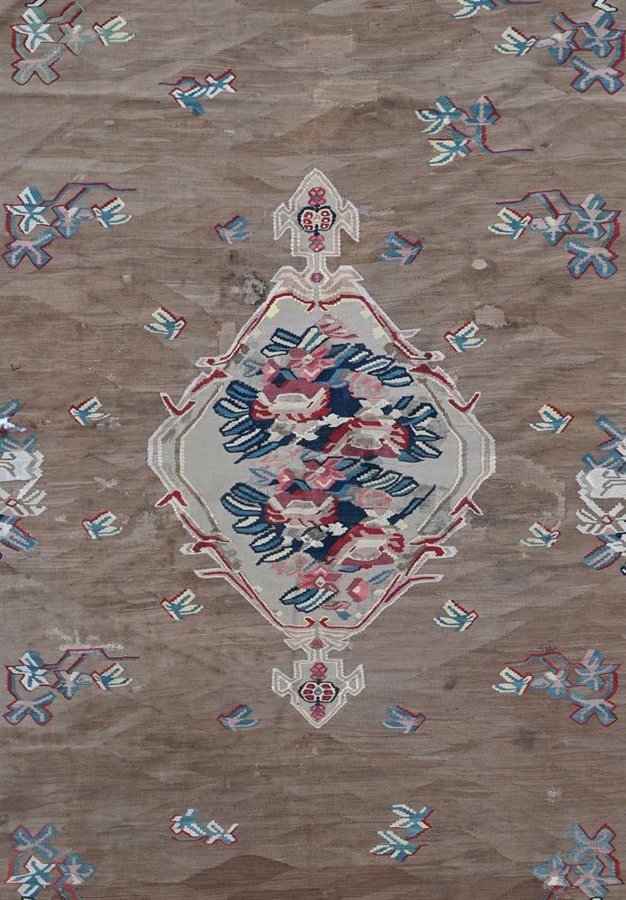 AN AUBUSSON STYLE CARPET, IN 18TH CENTURY STYLE, 20TH CENTURY - 2
