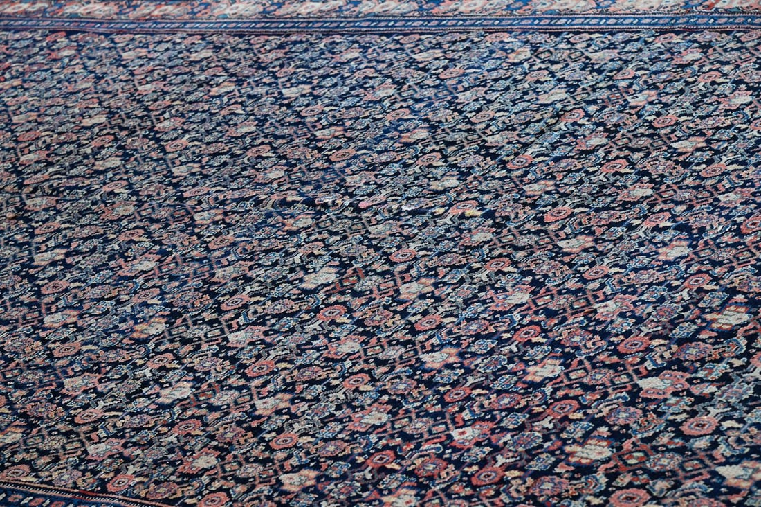 A PERSIAN FERAGHAN CARPET - 4