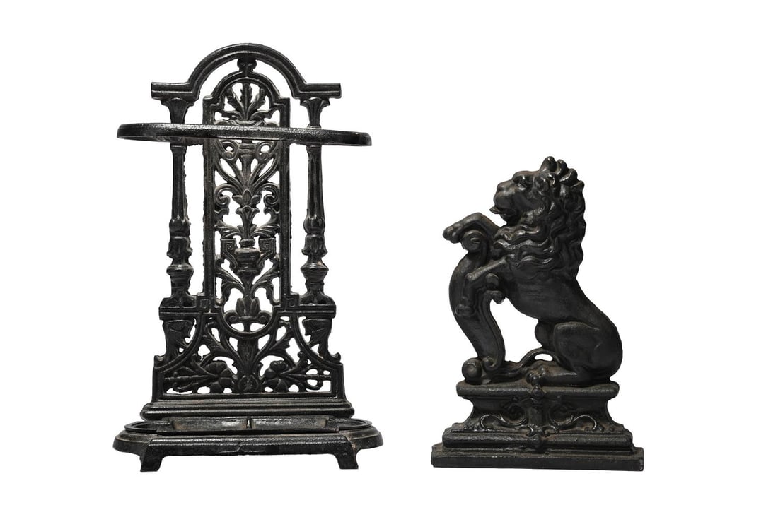 A SMALL COALBROOKDALE STYLE STICK STAND, 20TH CENTURY, ALONG WITH A LION RAMPANT DOOR PORTER - 2
