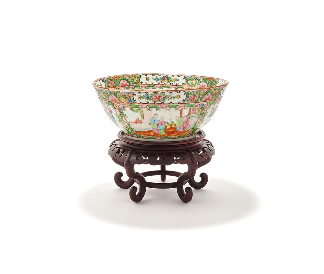 A CANTONESE BOWL, LATE 19TH CENTURY AND LATER: A CANTONESE BOWL LATE 19TH CENTURY On later wood stand 29.5cm diameter 十九世紀晚期 廣彩大碗 Condition Report: PLEASE NOTE: ALL LOTS ARE
