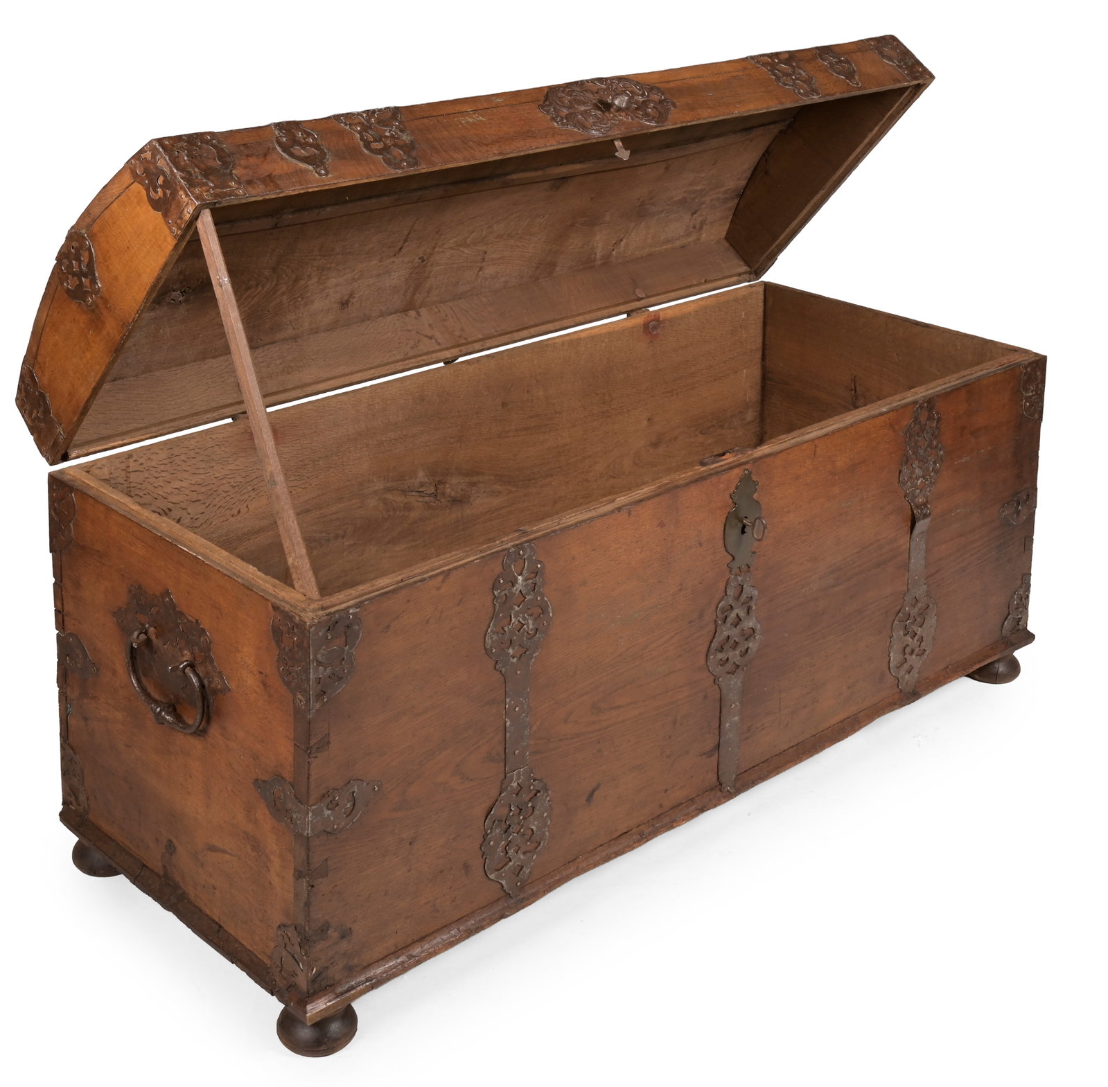 A LARGE LOUIS XIV OAK IRON BOUND DOME TOP COFFER, FRENCH, CIRCA 1700 - 3