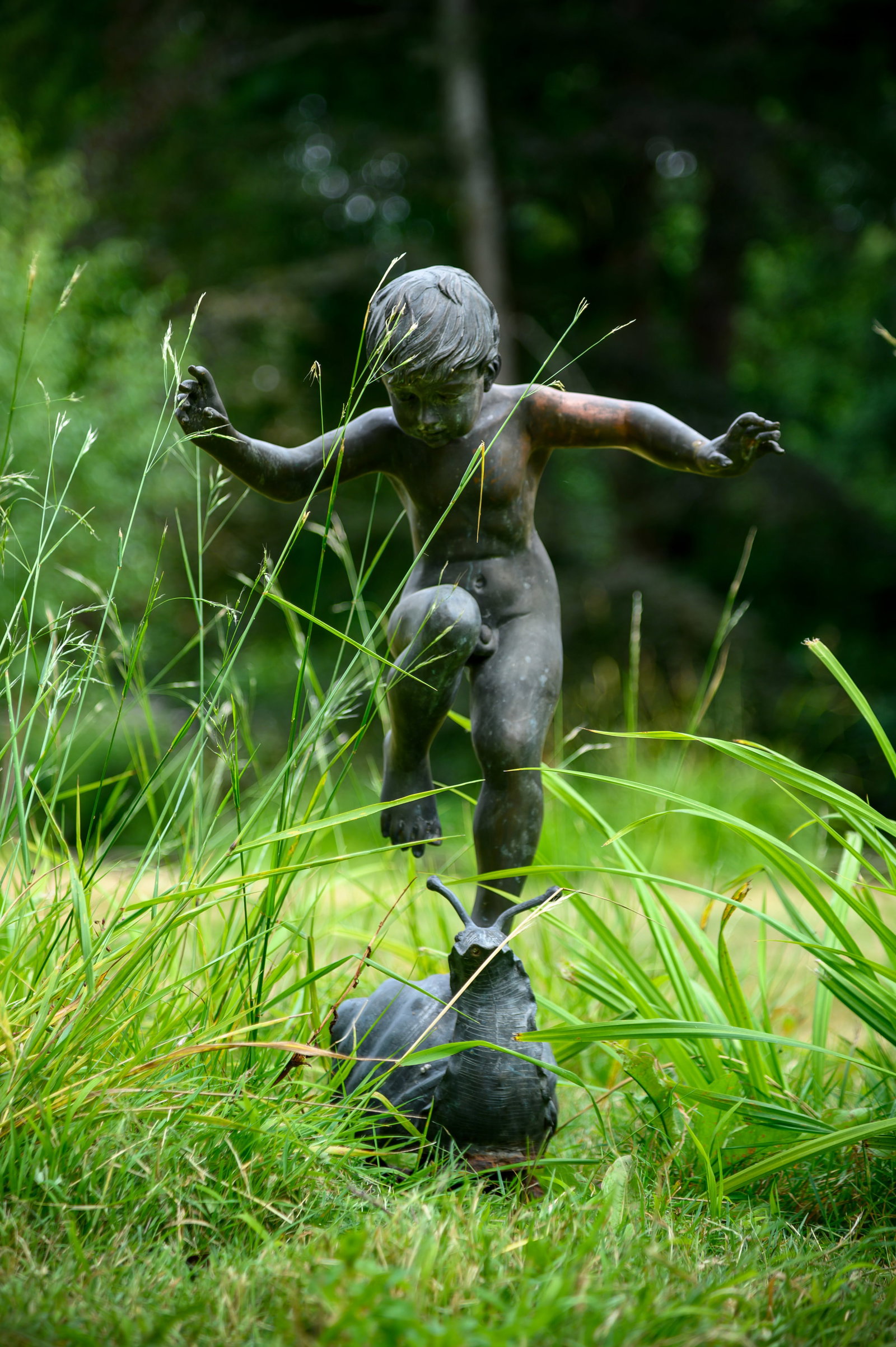 A BRONZED METAL FOUNTAIN MODELLED AS A CHILD ON A SNAIL, LATE 20TH CENTURY - 3