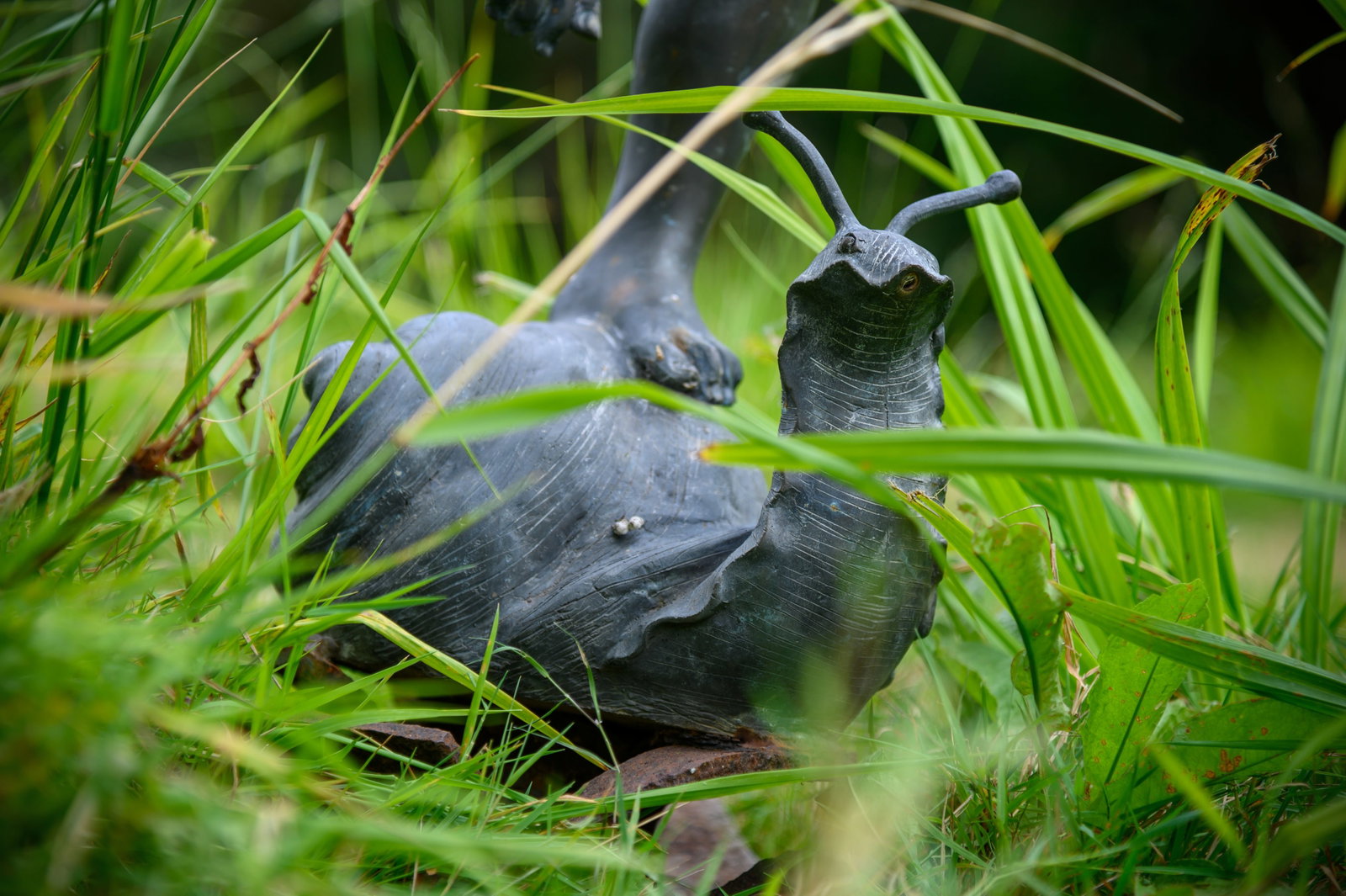 A BRONZED METAL FOUNTAIN MODELLED AS A CHILD ON A SNAIL, LATE 20TH CENTURY - 4