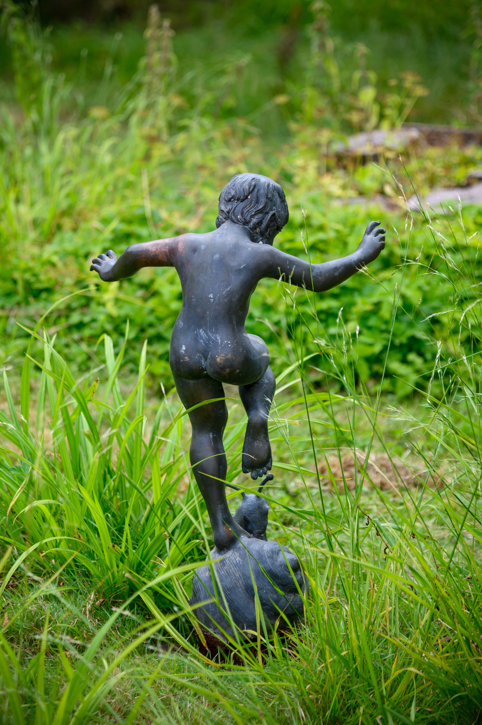 A BRONZED METAL FOUNTAIN MODELLED AS A CHILD ON A SNAIL, LATE 20TH CENTURY - 5