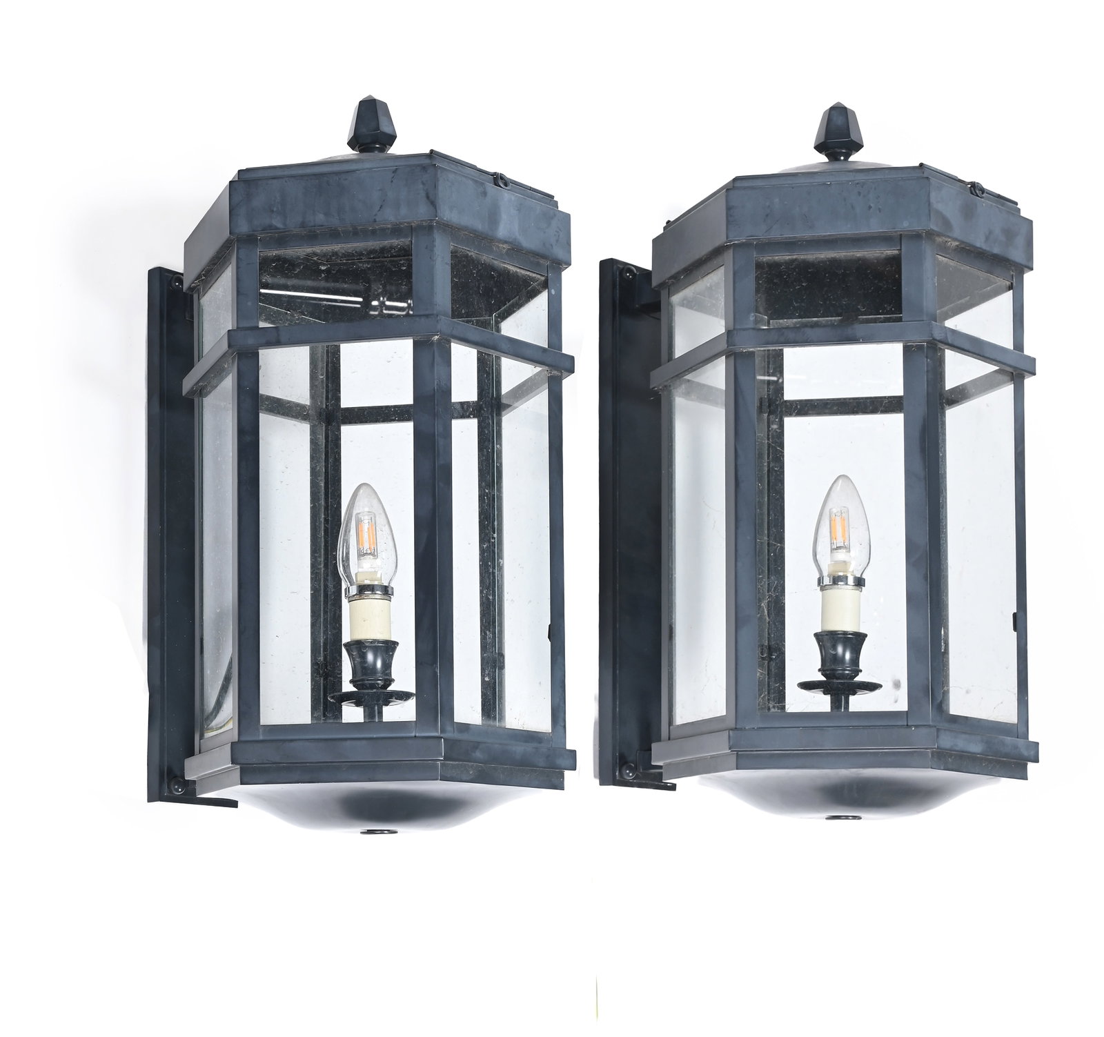 A PAIR OF METAL HEXAGONAL EXTERIOR WALL LANTERNS, IN THE ART DECO STYLE, MODERN - 2