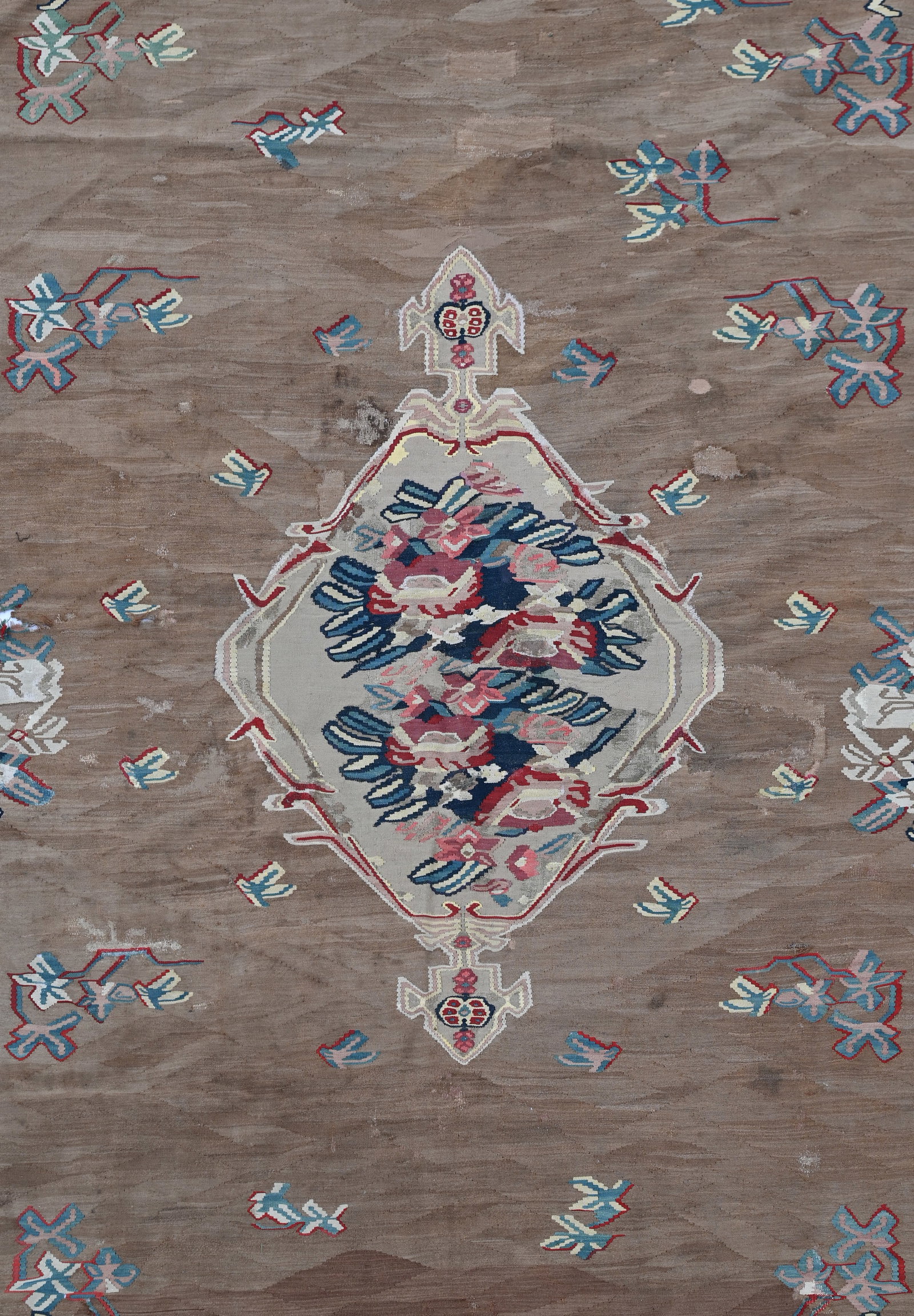 AN AUBUSSON STYLE CARPET, IN 18TH CENTURY STYLE, 20TH CENTURY - 2