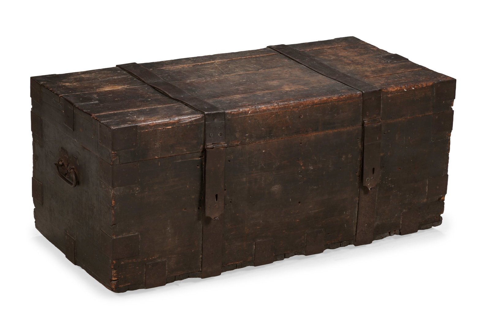 A PENINSULAR WAR CAMPAIGN TRUNK, FIRST HALF 19TH CENTURY: A PENINSULAR WAR CAMPAIGN TRUNK FIRST HALF 19TH CENTURY The hinged rectangular lid lined with hand written correspondence and documents pertaining to the life and travels of the father of James,