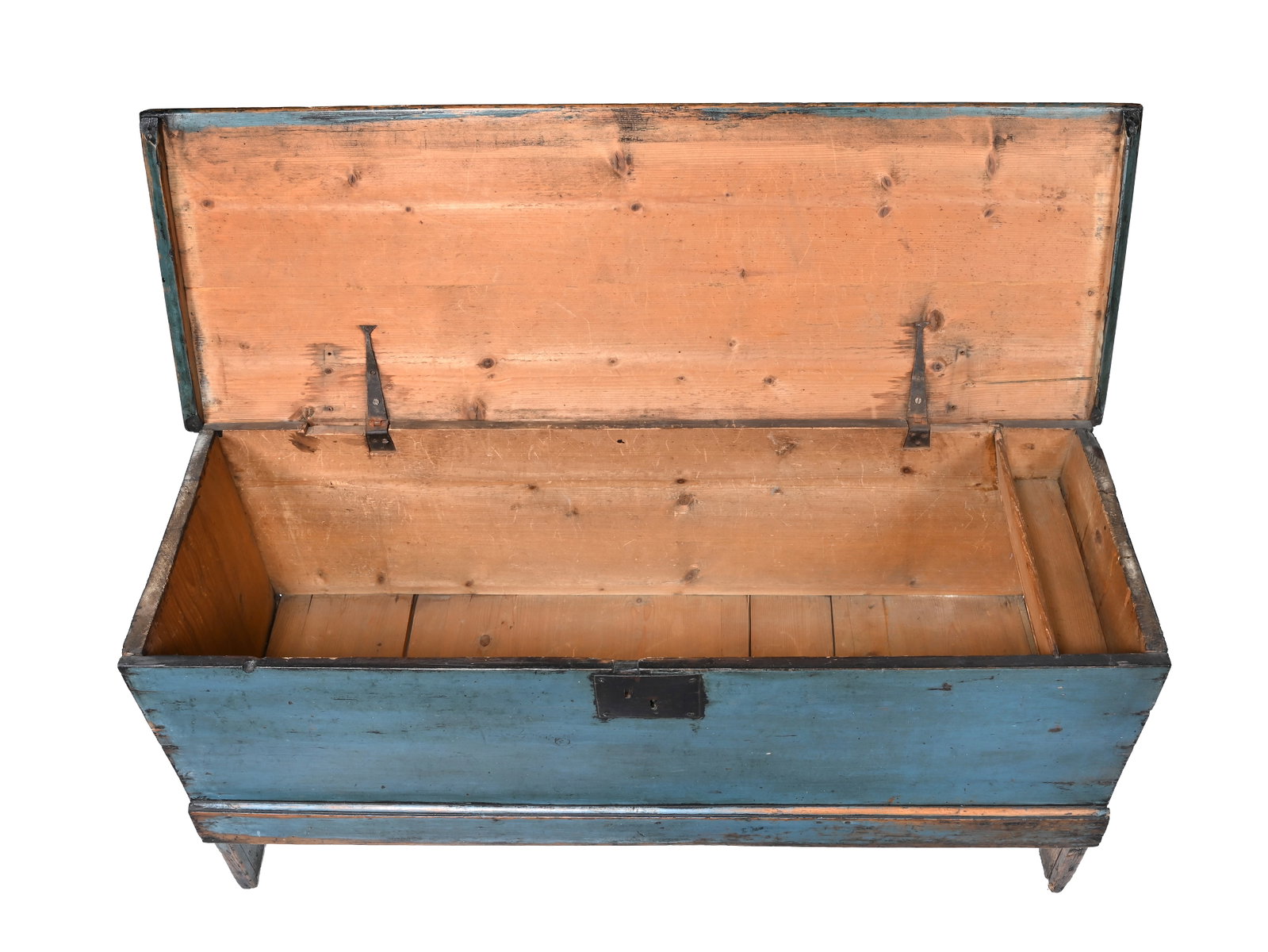 A BLUE PAINTED PINE BOARDED TRUNK OR COFFER, FIRST HALF 19TH CENTURY - 3
