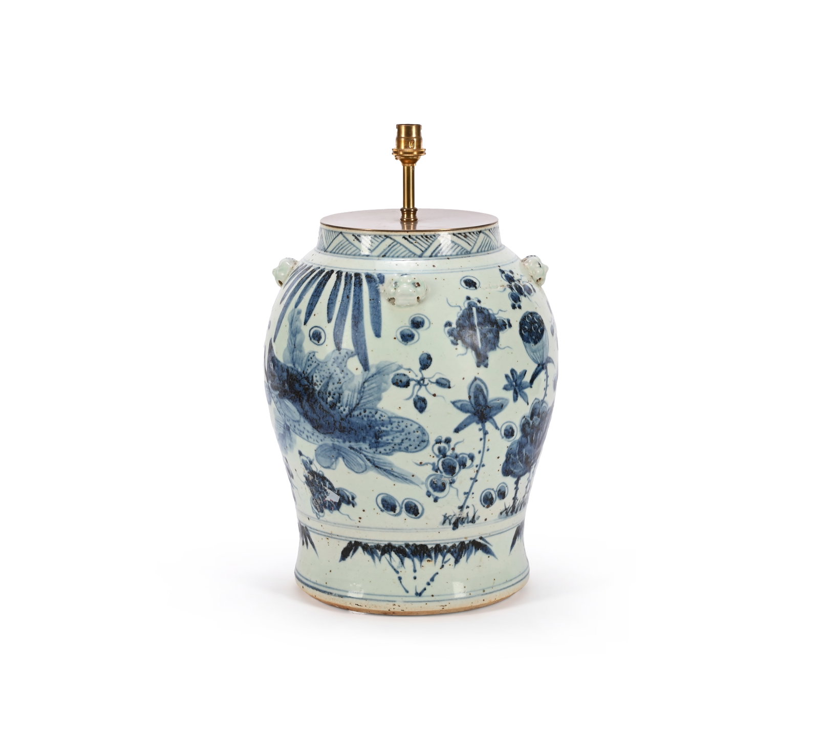 A CHINESE BLUE AND WHITE VASE - 2