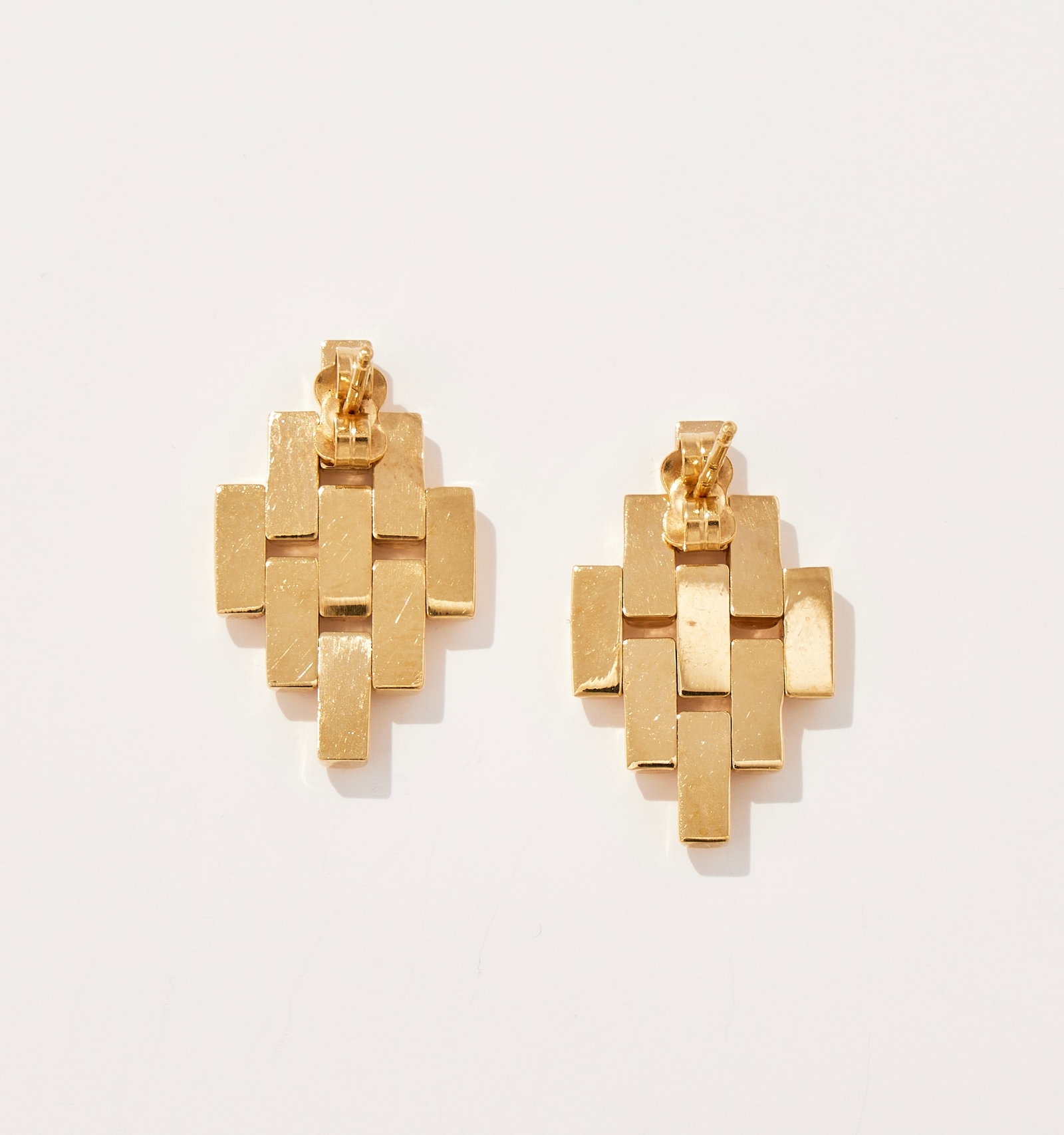 A PAIR OF 18 CARAT GOLD EARRINGS - 2