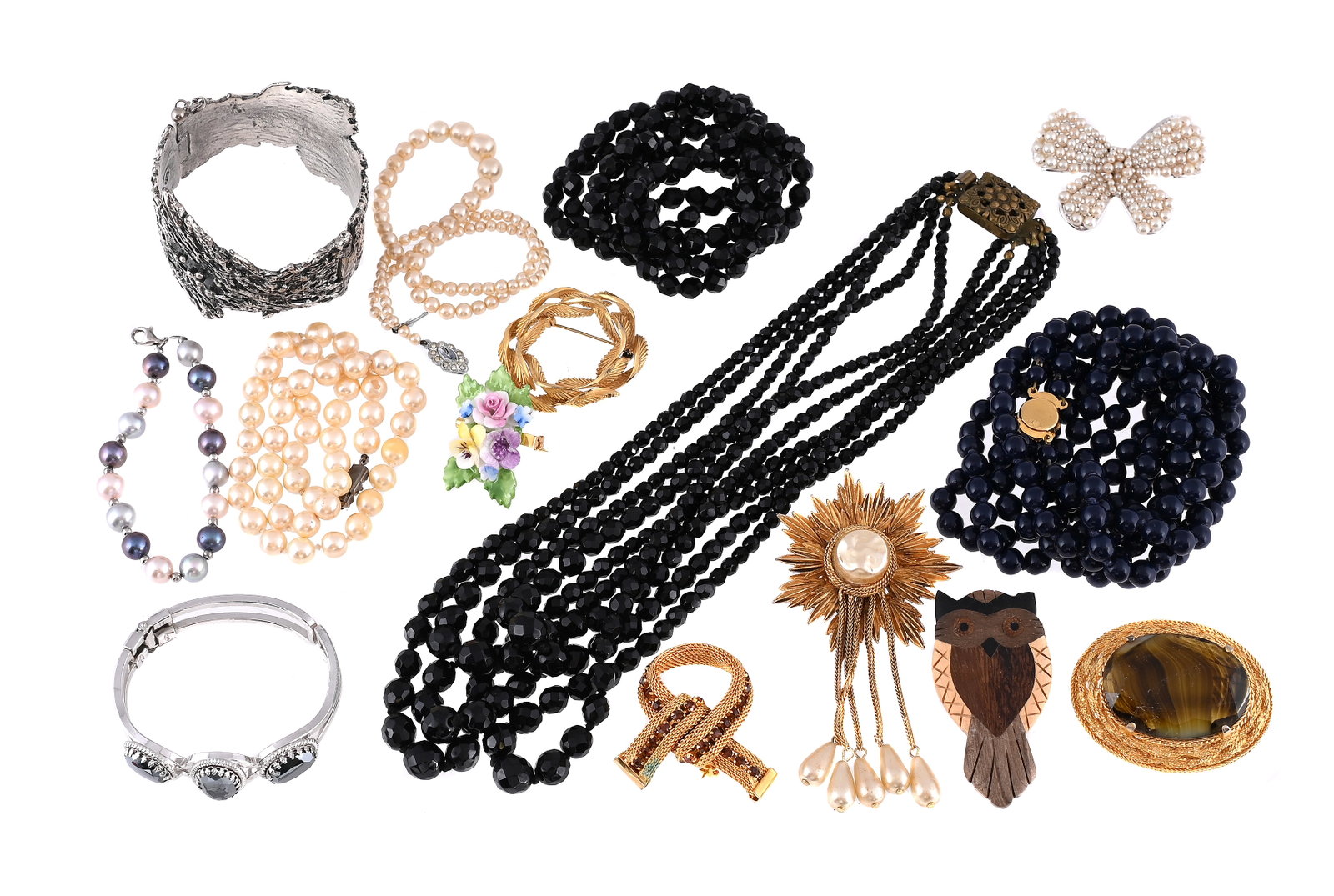A LARGE QUANTITY OF SILVER AND COSTUME JEWELLERY (1 of 1)