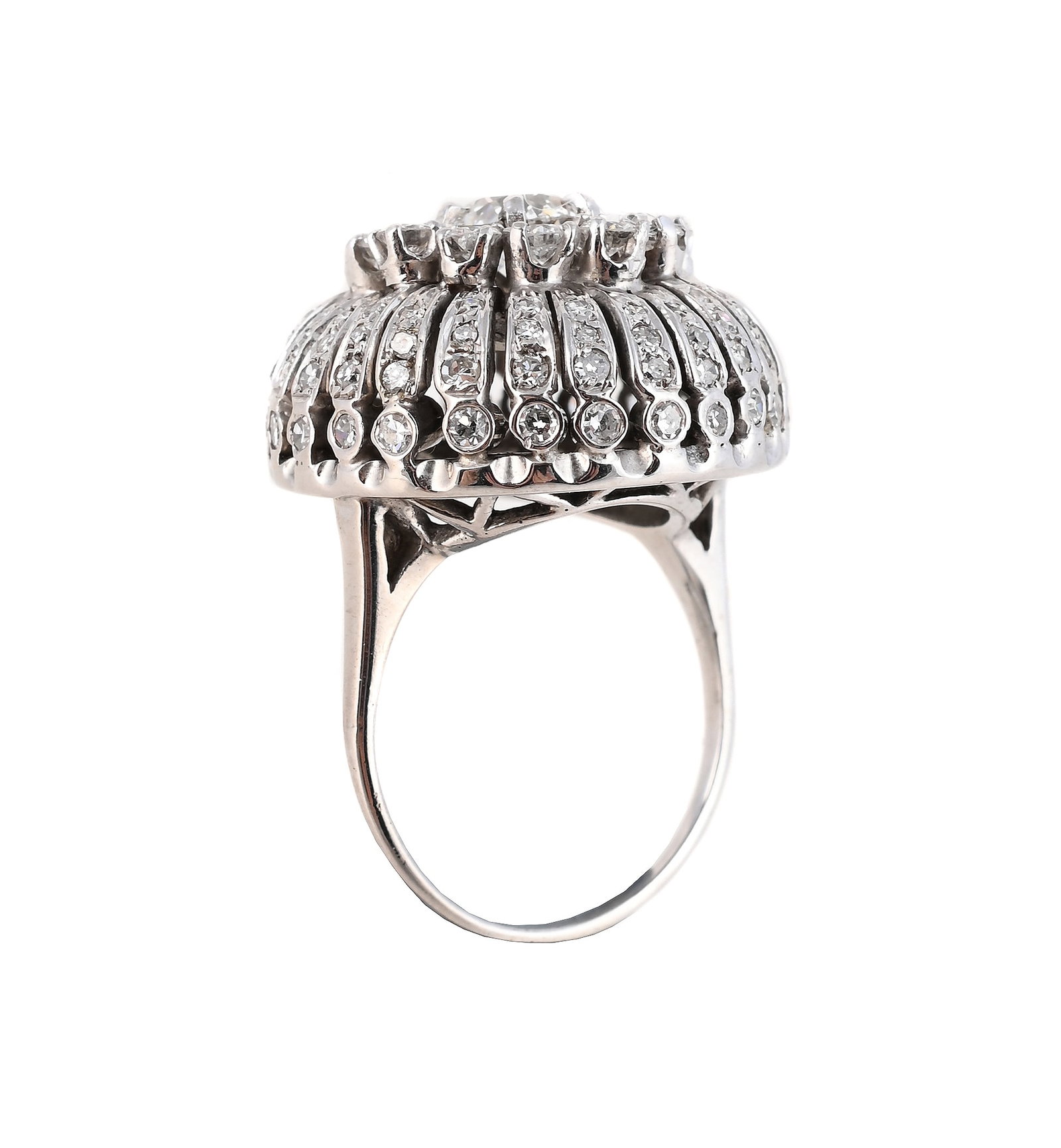 A DIAMOND CLUSTER RING - 2