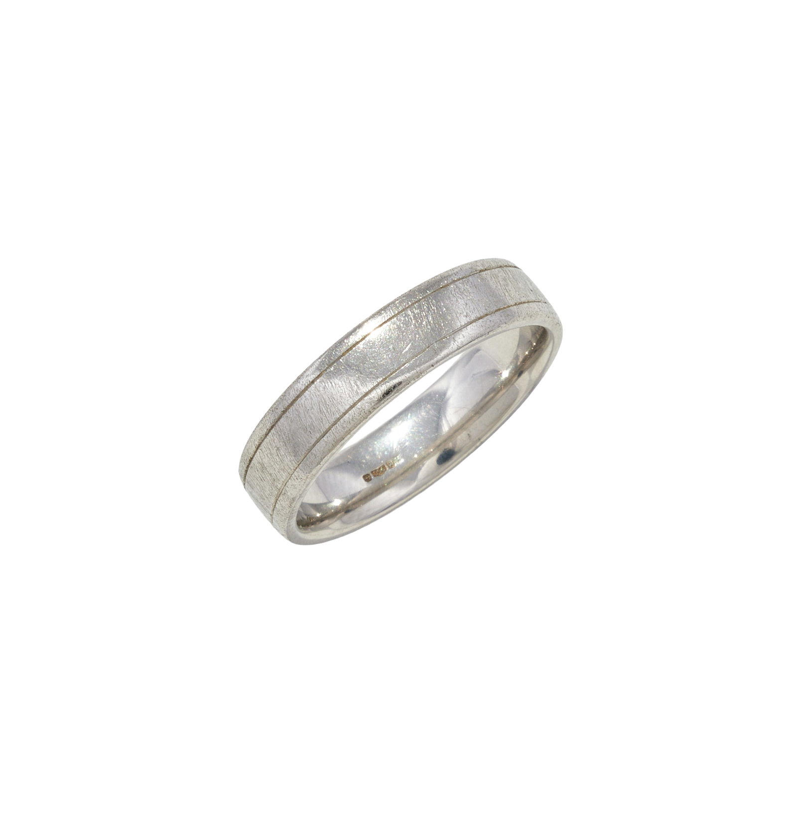 A PLATINUM BAND RING (1 of 1)