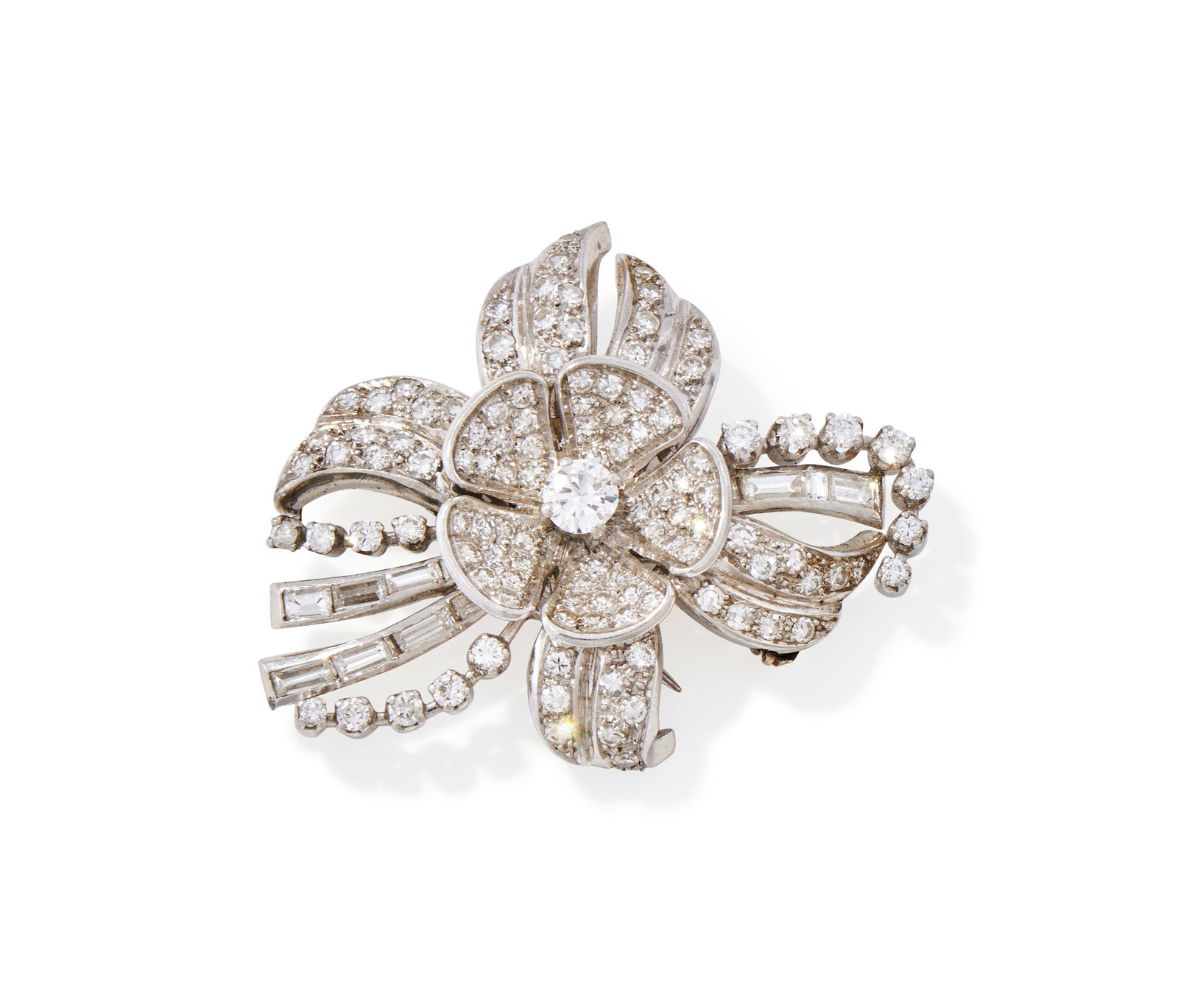 A MID 20TH CENTURY DIAMOND BROOCH - 2
