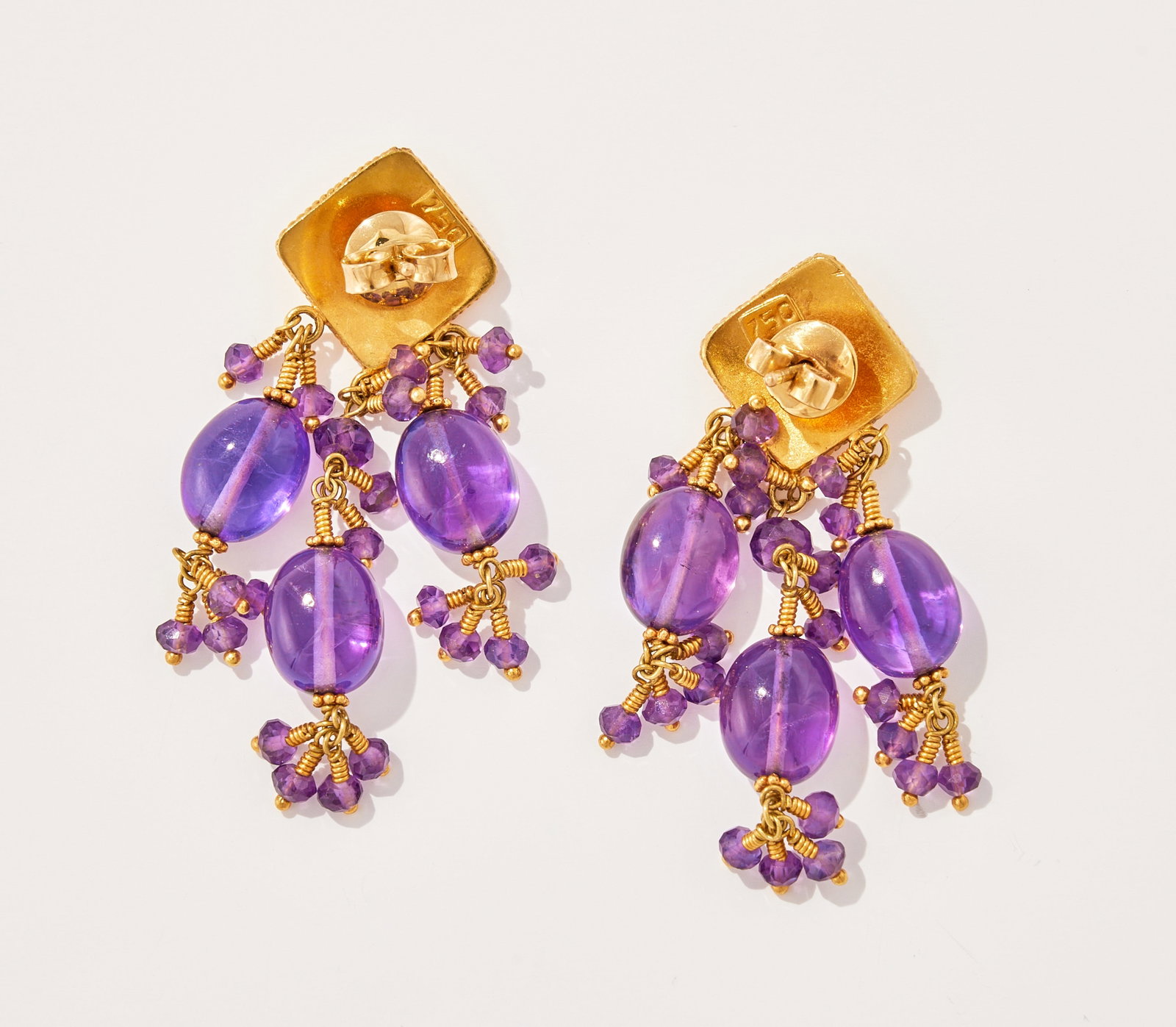 A PAIR OF AMETHYST DROP EARRINGS - 2