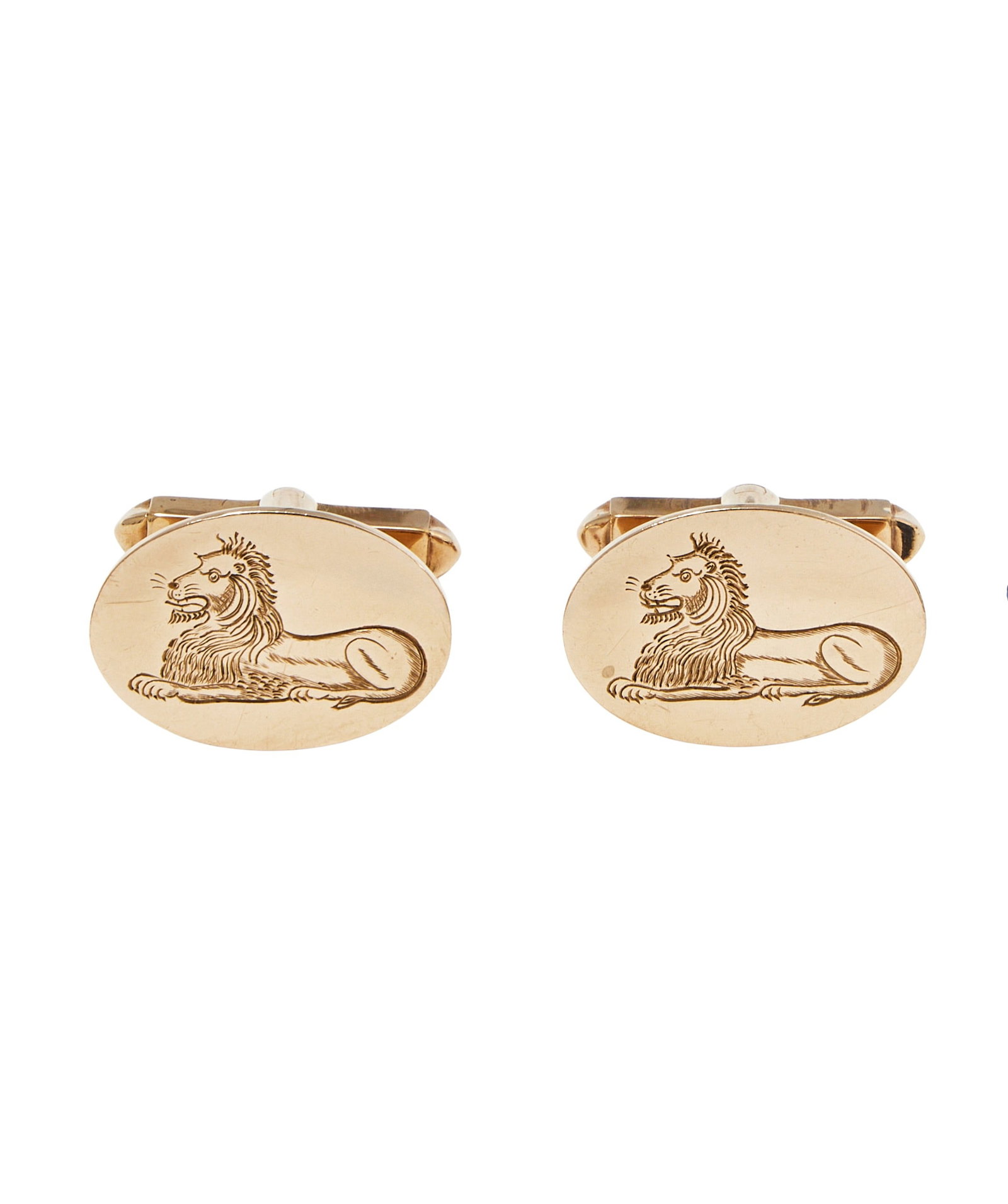 A PAIR OF 9CT GOLD CUFFLINKS: A PAIR OF 9CT GOLD CUFFLINKS Each oval plaque engraved with a lion couchant, to T-bar terminals, UK hallmark Size/dimensions: terminals 2.0cm wide Gross weight: 9.6 grams Condition Report Disclaimer