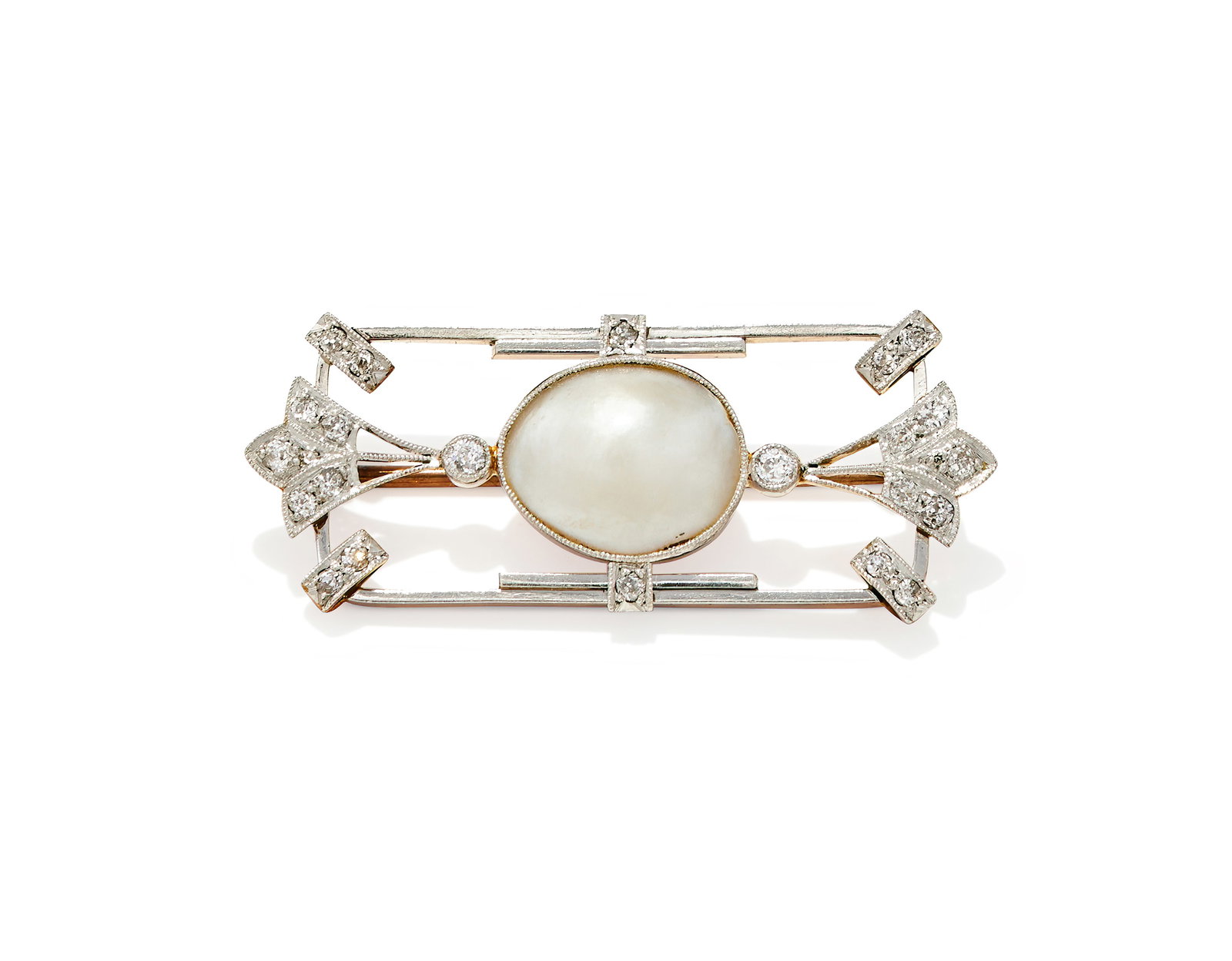 AN EARLY 20TH CENTURY MABÉ PEARL AND DIAMOND BROOCH (1 of 2)